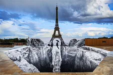 JR "Trompe l'oeil, Les Falaises du Trocadéro, 18 mai 2021, 19h58, Paris, France"