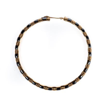  
Bulgari - Choker in oro ed ematite 
 vestibilità 39 cm