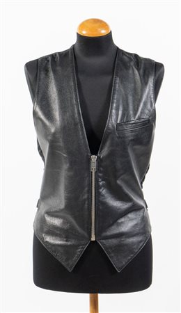 DIOR Gilet in pelle nera con cerniera e dettagli in metallo argentato....