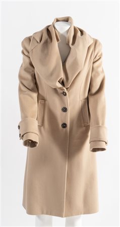 GIVENCHY Cappotto in lana beige con collo avvolgente. Riporta taglia 40....