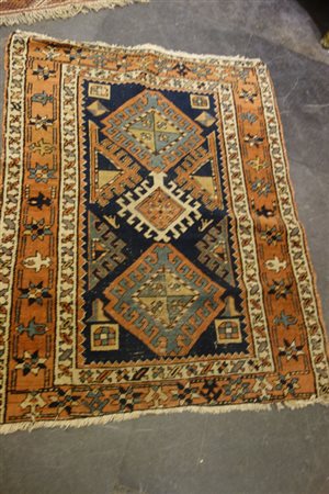 Piccolo tappeto caucasico, sec.XX<br>cm. 120x92