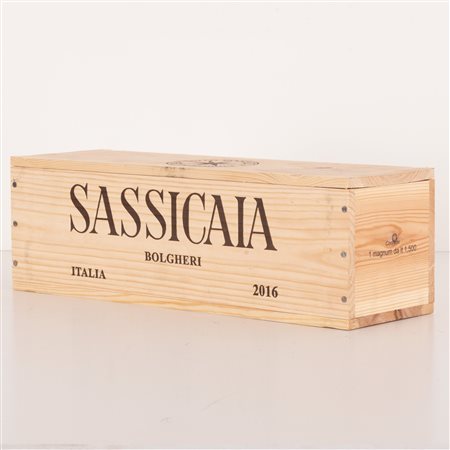  
Lotto di 1 bottiglia con cassa di legno Sassicaia magnum Tenuta San Guido 2016
 