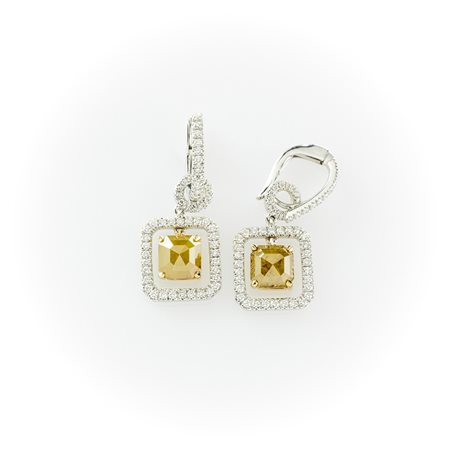 Orecchini in oro bianco con diamanti ice taglio princess e diamanti bianchi taglio brillante