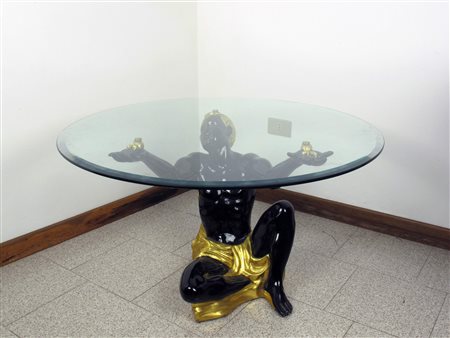 Tavolo in legno leccato di nero con piano in vetro Inizio XX secolo Diametro...
