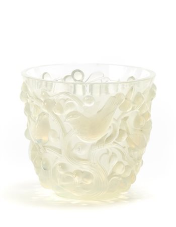 René Lalique Vaso modello "Avallon n. 986". Esecuzione Lalique, Francia, 1927ca.