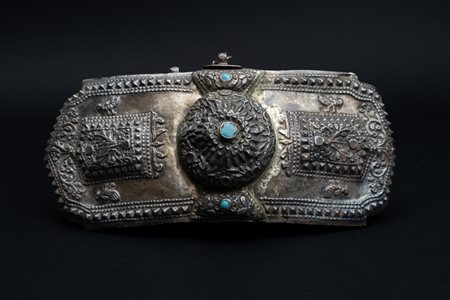  Arte Islamica - Caucaso o Afganistan.
 Fibbia da cintura.
Argento  e pasta vitrea.