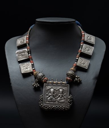  Arte Indiana - India.
Collana.
Argento e cotone.