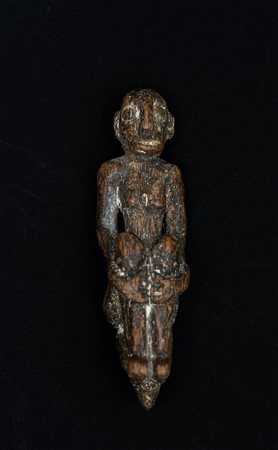  Arte oceanica - Papua Nuova Guinea.
Ornamento pettorale da guerriero.
Legno.