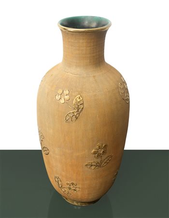 Ceramiche Zaccagnini (Sesto fiorentino 1905)  - Vaso in ceramica a fondo ocra decorata in rilievo a fiori dorati., 1950