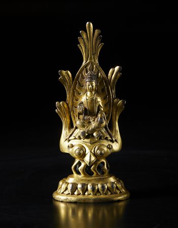  Arte Cinese - Guanyin in bronzo dorato in stile Wei 
Cina, XIX secolo 
.