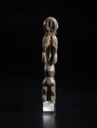  Arte africana - Nigeria, Chamba. 
Statuetta in legno. .