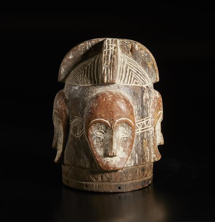  Arte africana - Gabon, Fang - Ngontang 
Casco quattro volti. 
Legno e pigmenti al caolino. .