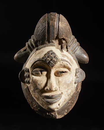  Arte africana - Gabon, Punu
Maschera.
Legno e resti di pigmentazione bianca. .