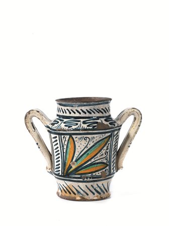 Vaso biansato, Deruta, sec. XV, in maiolica decorata in blu a motivo di...