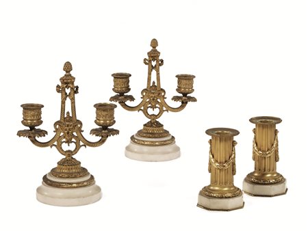 Coppia di candelabri, fine sec. XIX, in bronzo dorato, a due bracci decorati...