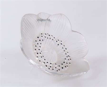 LALIQUE "Anemone". Fermacarte in cristallo. Cm 7x11x9. Sotto la base reca...