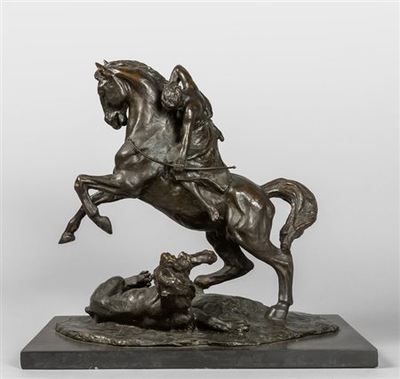 Cavallo con leone, scultura in bronzo a patina 