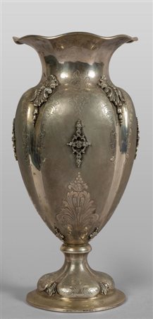 Vaso in argento<br>h.cm.34,5 gr.1143