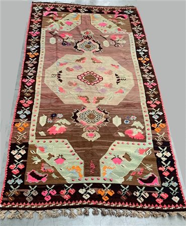 Tappeto Kilim Karabagh, Caucaso, secolo XX. Iscrizione in lettere cirilliche. D