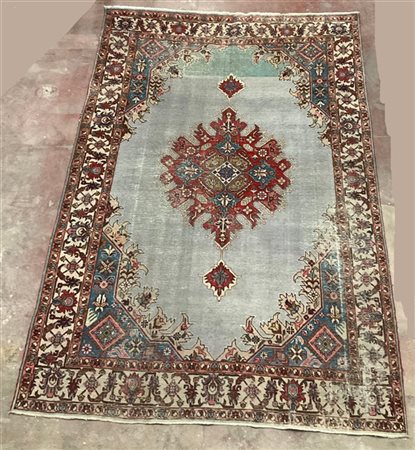 Tappeto Tabriz, Persia, fine secolo XIX. Decoro con grande medaglione con punta