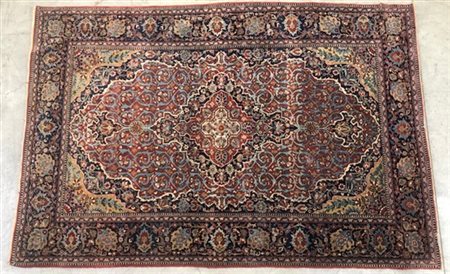 Tappeto Keshan, Persia, secolo XX. Decoro con medaglione lanceolato con puntali