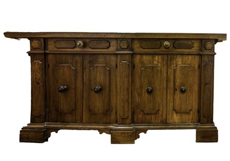 Credenza in noce intagliato