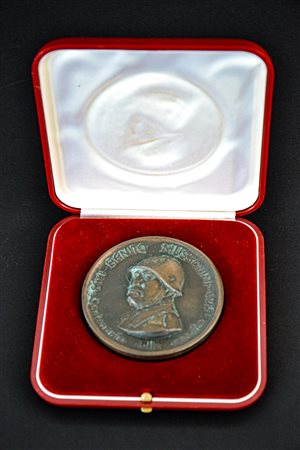 MEDAGLIA COMMEMORATIVA NASCITA  DI 
MUSSOLINI