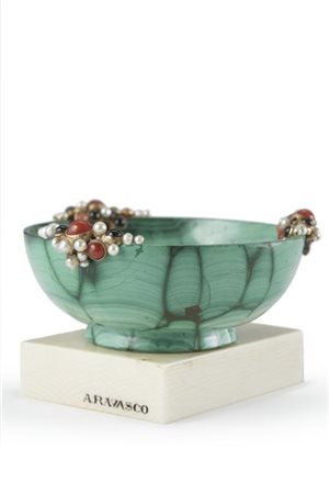 Alfredo Ravasco Coppetta in malachite con decoro in oro, onice, coralli e perle,