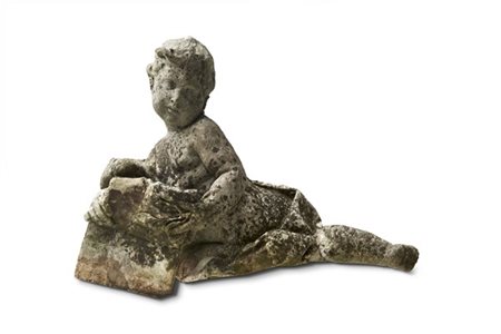 Scultore del secolo XVIII
Putto reggilibro disteso
Statua in pietra
(cm 78x56)