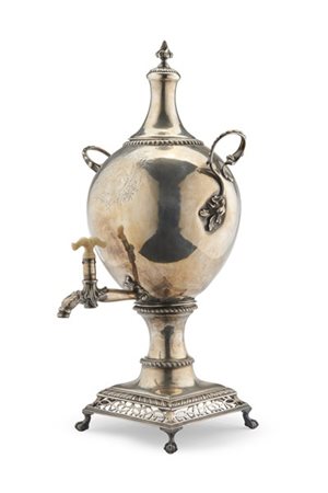 Samovar in argento con corpo ovoidale biansato e bordure godronate, sostegno co