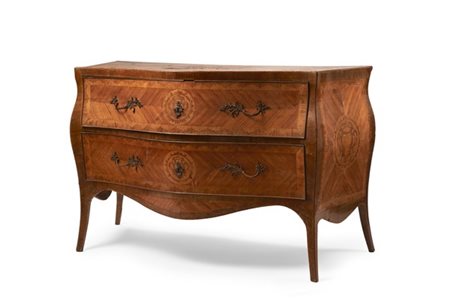 Commode a due cassetti di forma bombata, lastronata in bois de rose e noce, fil