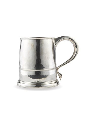 Mug in argento liscio ad un'ansa con bordi scanalati. Londra, secolo XIX (h. cm