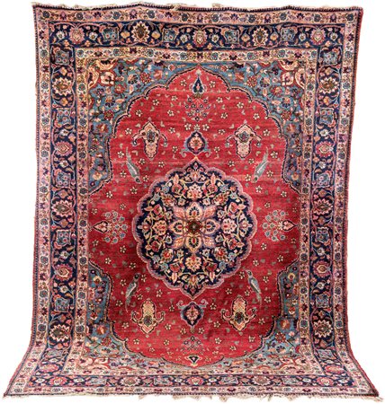 Grande tappeto persiano Tabriz fondo rosso con medaglione blu e motivi sparsi...