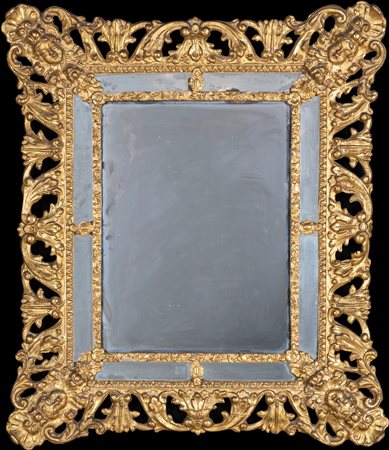 Specchiera in legno intagliato e dorato, Italia centrale, XVIII secolo con...