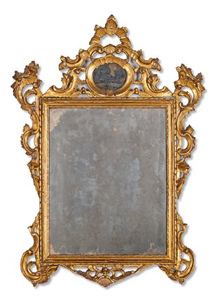 Specchiera in legno intagliato e dorato, Veneto, XVIII secolo con cornice...