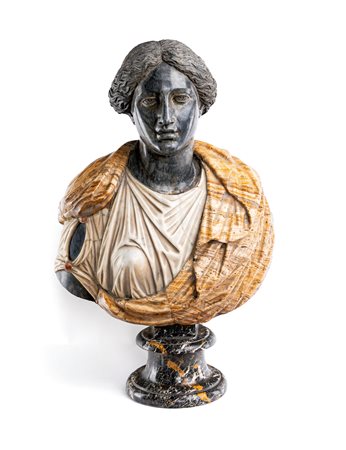 Busto femminile in marmi policromi, inizi del XVII secolo testa in basaltina...