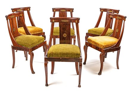 Sei sedie a gondola in piuma di mogano, XIX secolo con applicazioni in bronzo...