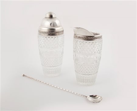  
Shaker e versatoio con cucchiaio mescolatore in argento e cristallo, Firenze, Anni Cinquanta 
 altezza cm 22 e cm 18,5 - cucchiaio cm  30