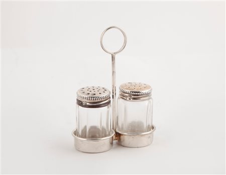  
Sale-pepe in argento 
 cm 7,7x5,5x2,7 - gr. 12