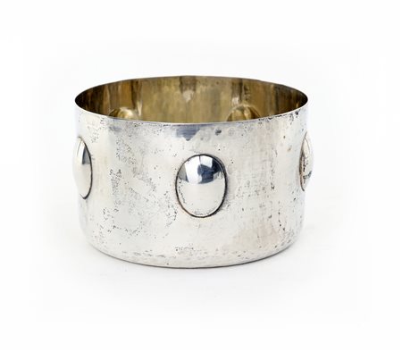  
Cache-pot in argento 
 cm 7x11,2 - gr. 190