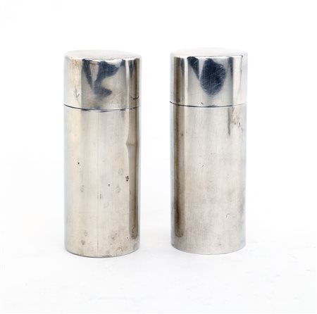  
Coppia di contenitori cilindrici in argento 925, Massoni, Roma 
 cm 10x4 - gr. 282