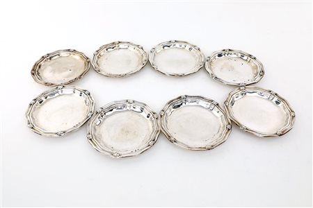  
Otto piattini da pane in argento 
 diametro cm 11 - gr. 458