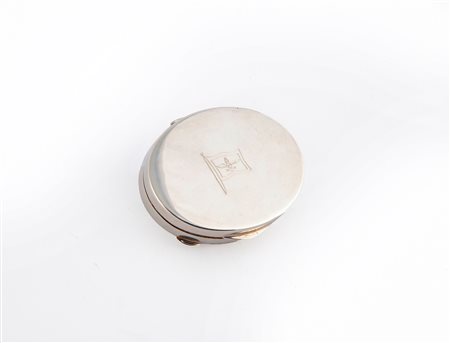  
Portapillole ovale in argento 
 cm 1x6x5 - gr. 34