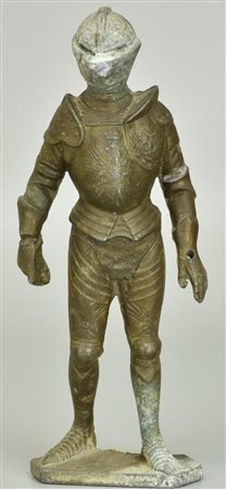 STATUETTA in ottone raffigurante soldato in armatura Mancanze e tracce di...