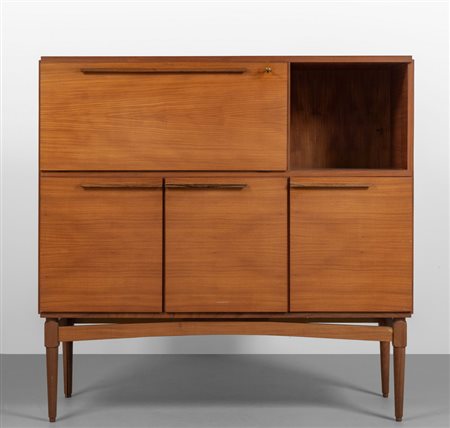 UNA CREDENZA, anni '60. <br>Legno di palissandro, 