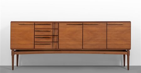 UNA CREDENZA, anni '60. <br>Legno di palissandro, 