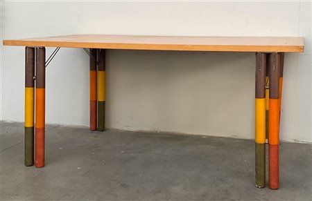 Tavolo con piano in legno e gambe binate a rocchi di legno tornito verniciato r