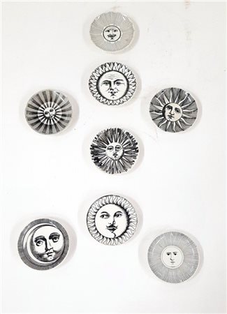 Piero Fornasetti Otto sottobicchieri. Milano, 1957. Ceramica serigrafata in nero