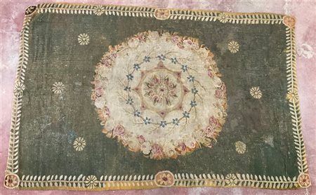 Tappeto del tipo Aubusson, Inghilterra, secolo XVIII. Decoro con medaglione cir