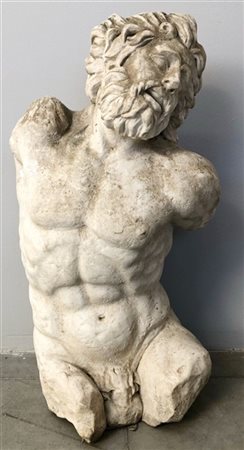 Torso in marmo raffigurante il Laocoonte (h cm 81) (difetti)